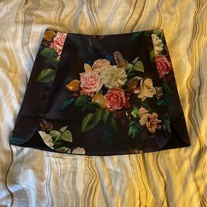 TOP SHOP ~ SIZE 4, mini skirt, floral/nature print, romantic, silk fabric